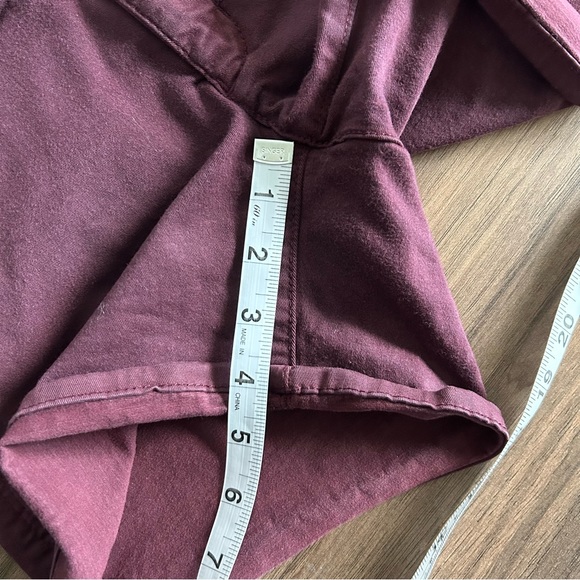 American Eagle Women’s Midi AEO Twill Super Stretch Maroon Shorts Size 2 - Picture 7 of 13